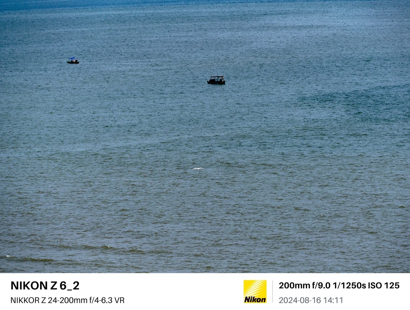 底部边框 · Nikon